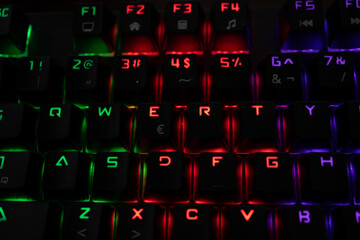 teclas retroiluminadas de colores de teclado gamer