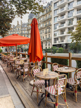 empty cafe on the street of paris