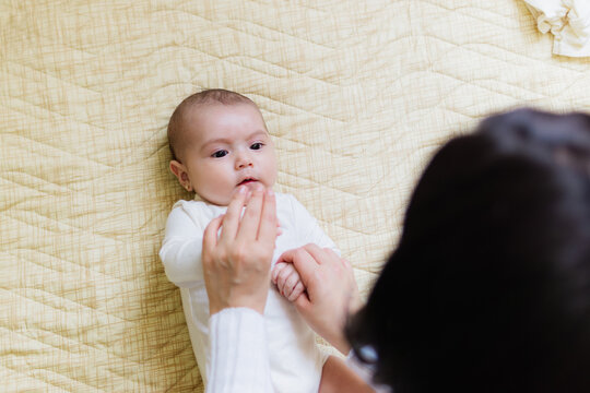 Bebe looking at his mother.