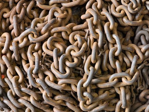 The steel buckles using in Industry for lifting heavy machines