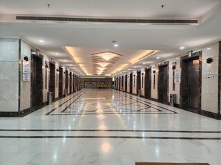 Elegant Modern Hallway with Multiple Elevator © Alieq
