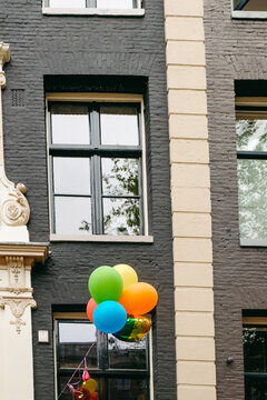 Balloons in front of the building 