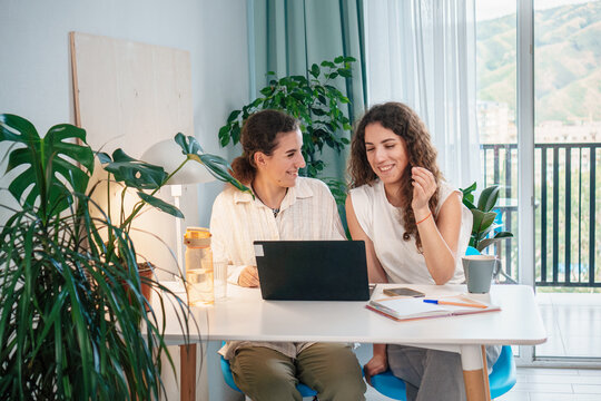 Collaborative video call discussion