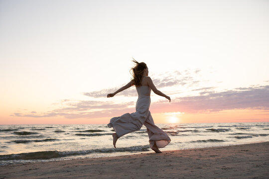 Woman jump in the beach