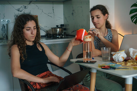 Students studying and eat junk food
