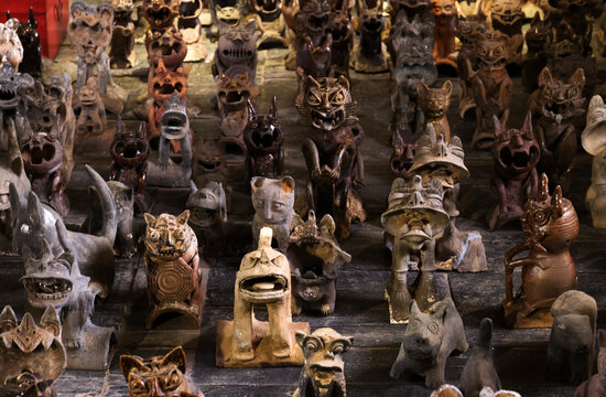 Closeup of the ancient Yunnan clay pottery "Wadang Cat"