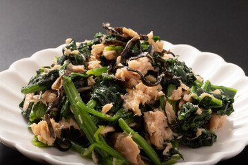 ほうれん草とツナの塩昆布和え