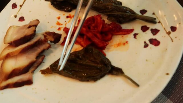 Bossam is a unique Korean dish eaten with boiled pork and freshly made kimchi.보쌈은 삶은 돼지고기와 갓만든 김치와 함께먹는 한국고유의 음식입니다.