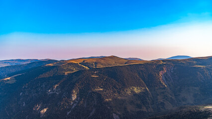 Obraz premium puesta de sol en los pirineos