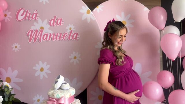 gestante faz carinho na barriga maternidade com amor, ch&aacute; de menina 