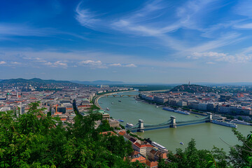 Obraz premium A bird's-eye view of Budapest landscape photo.