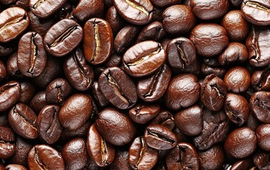 Fototapeta premium Dark roasted coffee beans arranged closely, showcasing their rich texture and deep color in a natural setting