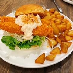 hamburger with shrimps and fried potatoes