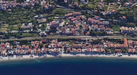 Obraz premium Reggio Calabria's Coastline from Above: Ionian Sea and Urban Landscape