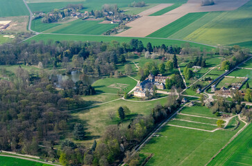 vue aérienne du Château de Courson dans l'Essonne en France