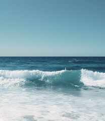Fototapeta premium Blue Ocean Waves Breaking on the Shore