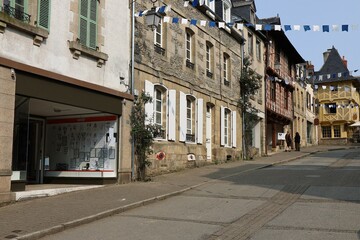 Obraz premium Rue typique dans le village, village de Josselin, département du Morbihan, Bretagne, France