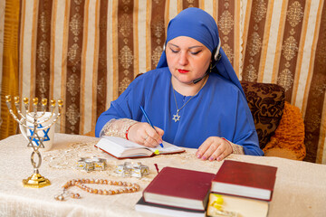 A Jewish woman at the table holds traditional lessons for women