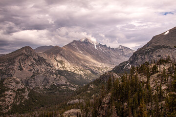 Fototapeta premium Colorado Mountains, Summer Clouds, RMNP