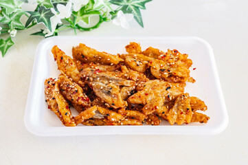 トレー入りごぼうの甘辛唐揚げ