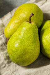 Raw Organic Green Bartlett Pears
