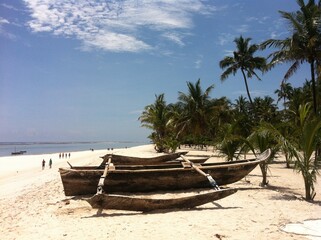 Boot am Strand von Kenia