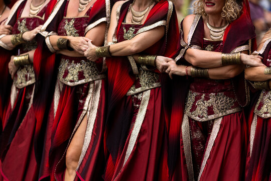 D&iacute;a de la Comunidad Valenciana. Procesiones de moros y cristianos.