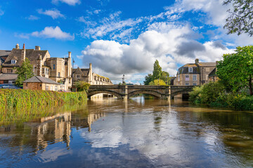 Obraz premium Stamford Town bridge on beautiful sunny day. England