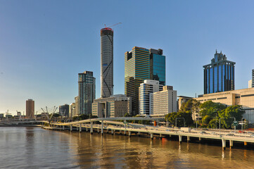 Fototapeta premium Immeubles de Brisbabe en fin de journée avec le soleil bas.