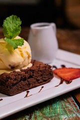 brownie with ice cream