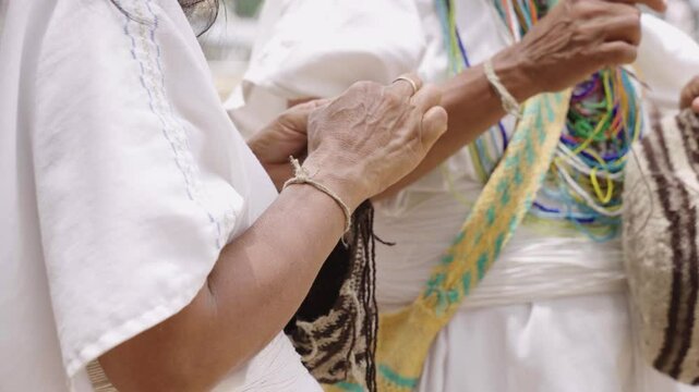 Mujeres indigenas Colombianas Arhuacas Sierra Nevada de Santamarta 
