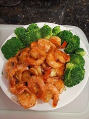 grilled shrimps with broccoli