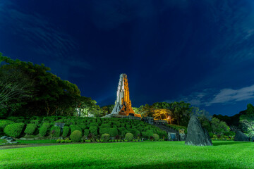 夜の平和の塔 宮崎県宮崎市