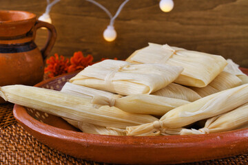 メキシコ　タマレスとアトーレ　死者の日のイメージで　コピースペースあり  
Mexico: Tamales (Tamal) and Atole, inspired by the Day of the Dead（D&iacute;a de los muertos）with copy space
