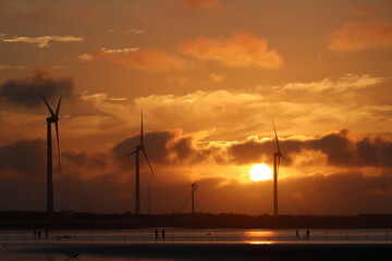 Obraz premium Sunset at the seaside in Taichung, Taiwan