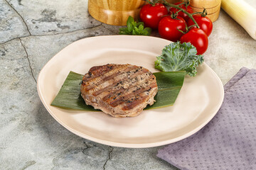 Grilled tuna medallion in the plate