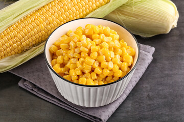 Canned sweet young corn grain