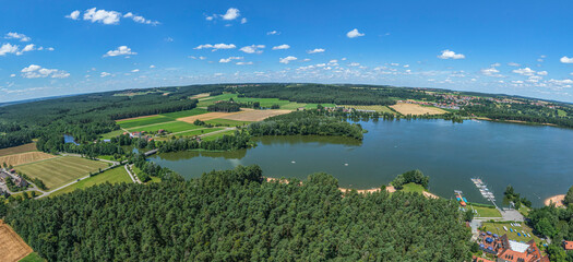 Ausblick auf den Kleinen Brombachsee rund um Langlau in Mittelfranken