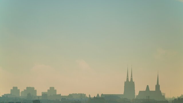 Panorama Wrocławia o wschodzie.
