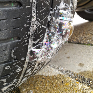 Bulles de savon sur pneu crev&eacute; 