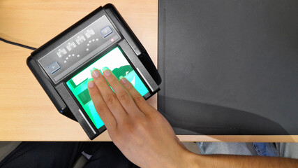 Lecteur d'empreintes digitales