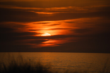 Naklejka premium Sunset over the sea