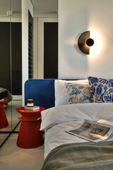 Explore Modern Bedroom Design Featuring Stylish Accents That Create a Cozy Atmosphere