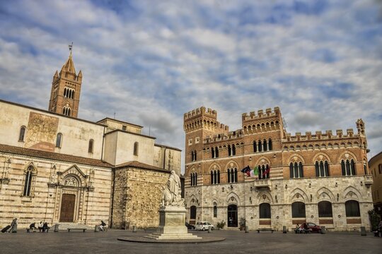 Grosseto, Italien &ndash; San Lorenzo, Monumento a Leopoldo II di Lorena und Palazzo Aldobrandeschi