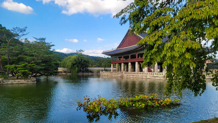 Naklejka premium Gyeongbokgung Palace, with blue sky on a sunny day, in Seoul, South Korea