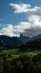 Fototapeta premium Naranjo de bulnes, Asturias, Pico Uriellu. Picos de europa