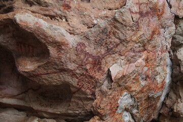 sítio arqueollógico com pinturas rupestres em alcinópolis, mato grosso 