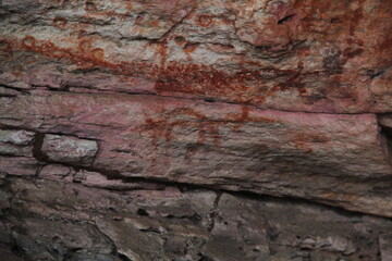 sítio arqueollógico com pinturas rupestres em alcinópolis, mato grosso 