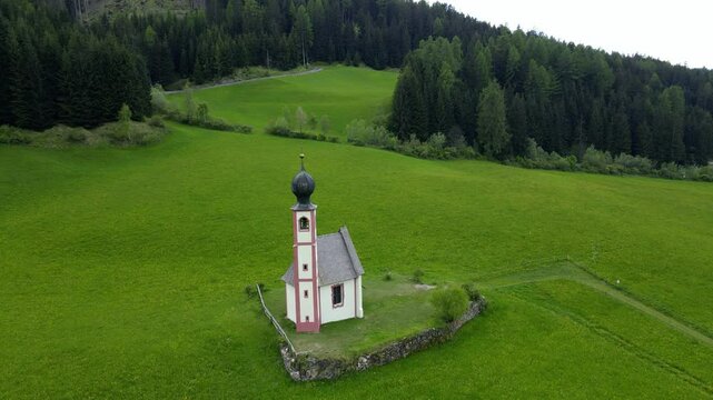 Saint Magdalena is a picturesque village located in the Dolomites, a mountain range in northeastern Italy.	
