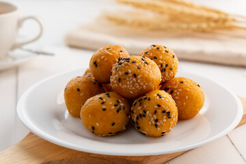 Fried Sesame Balls,made from rice flour stuffed with mung bean and coated with sesame seeds,Thai snack food (Khanom Kai Tao or Khanom nga)